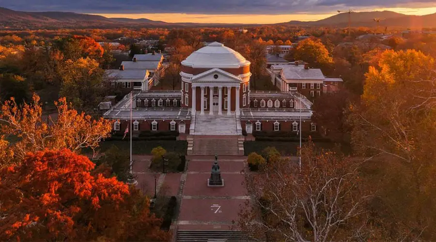 Front shot of The Rotunda on Virignia's campus